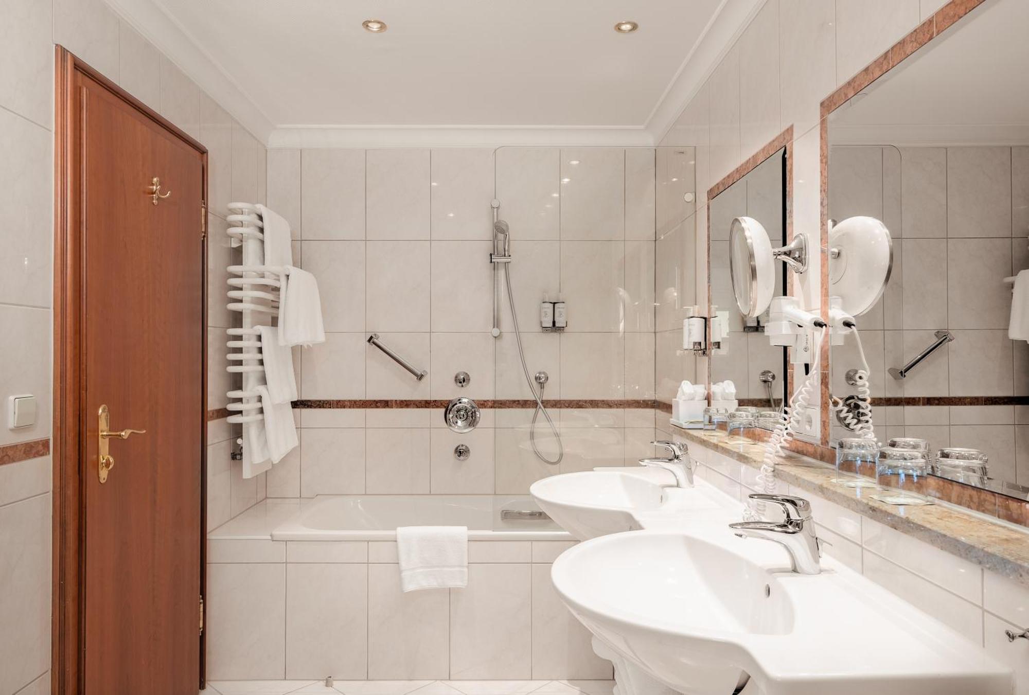 Adler Haeusern Gourmet & Spa Hotel ห้อง รูปภาพ